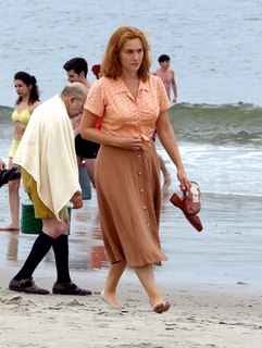 Kate Winslet feet photo thumbnail