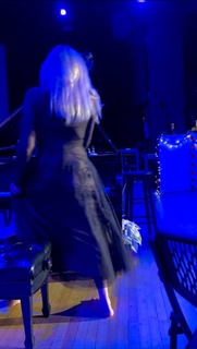 Debbie Gibson feet photo thumbnail
