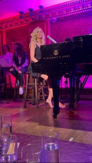 Debbie Gibson feet photo thumbnail