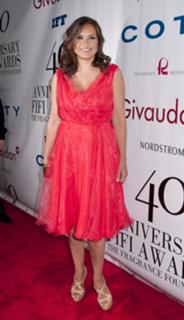 Mariska Hargitay feet photo thumbnail