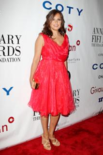 Mariska Hargitay feet photo thumbnail