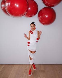 Sabrina Sato feet photo thumbnail