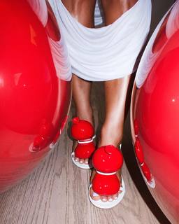 Sabrina Sato feet photo thumbnail