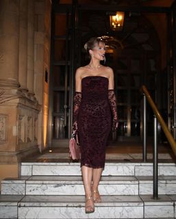 Helen Flanagan feet photo thumbnail