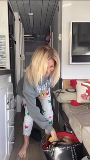 Debbie Gibson feet photo thumbnail