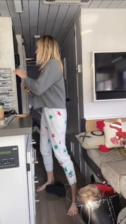 Debbie Gibson feet photo thumbnail