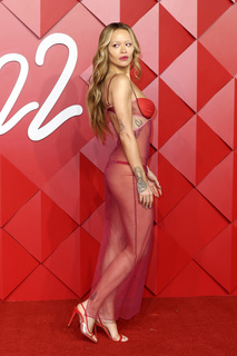 Rita Ora feet photo thumbnail