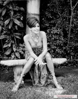 Eva Mendes feet photo thumbnail