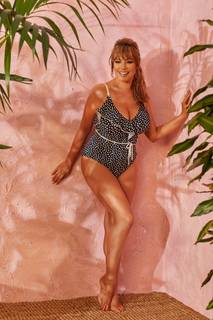 Kelly Brook feet photo thumbnail