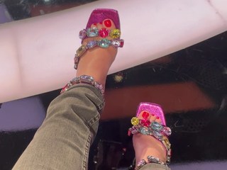 Angela Kinsey feet photo thumbnail