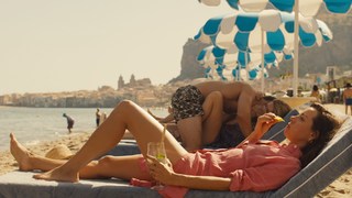 Aubrey Plaza feet photo thumbnail