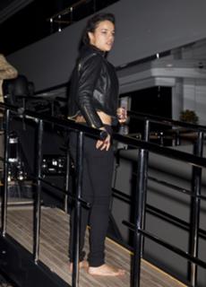Michelle Rodriguez feet photo thumbnail