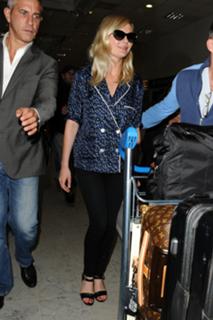 Kirsten Dunst feet photo thumbnail