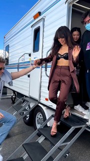 Jenna Ortega feet photo thumbnail