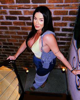 Juliana Salimeni feet photo thumbnail