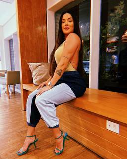Juliana Salimeni feet photo thumbnail