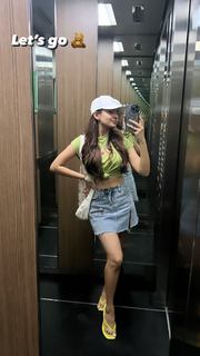 Anushka Sen feet photo thumbnail