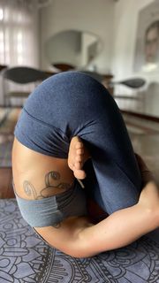 Isis Valverde feet photo thumbnail