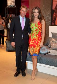 Elizabeth Hurley feet photo thumbnail