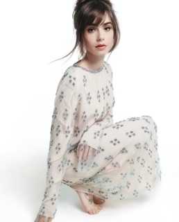 Lily Collins feet photo thumbnail
