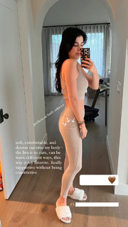 Daniella Monet feet photo thumbnail