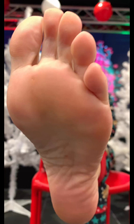 Kyle Unfug feet photo thumbnail