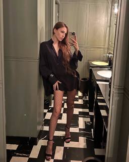 Duygu Özaslan feet photo thumbnail