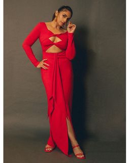 Huma Qureshi feet photo thumbnail