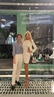 Victoria Silvstedt feet photo thumbnail
