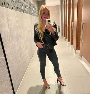 Holly Holm feet photo thumbnail