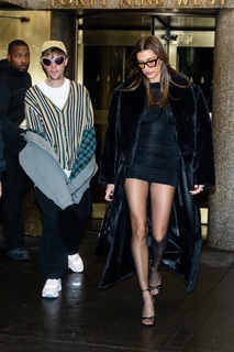 Hailey Bieber feet photo thumbnail