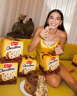 Bruna Marquezine feet photo thumbnail