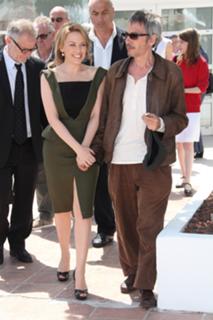 Kylie Minogue feet photo thumbnail