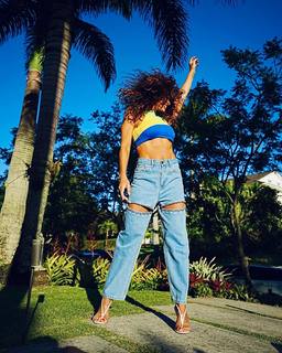 Juliana Paes feet photo thumbnail