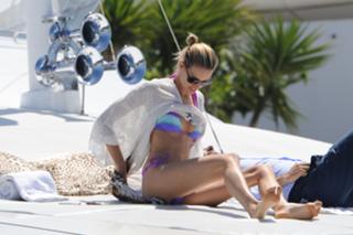 Karolina Kurkova feet photo thumbnail