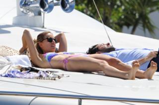 Karolina Kurkova feet photo thumbnail