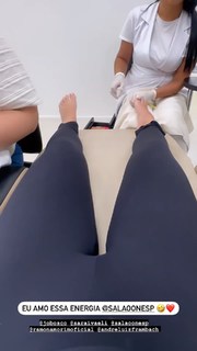 Larissa Manoela feet photo thumbnail