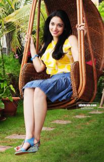 Tamannaah Bhatia feet photo thumbnail