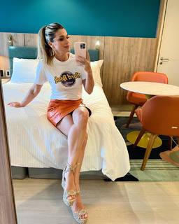 Flávia Alessandra feet photo thumbnail
