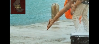 Deepika Padukone feet photo thumbnail