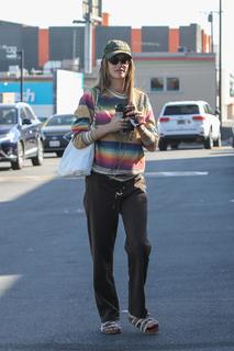 Alessandra Ambrosio feet photo thumbnail
