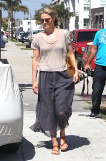 Ali Larter feet photo thumbnail