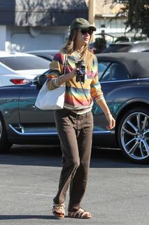 Alessandra Ambrosio feet photo thumbnail