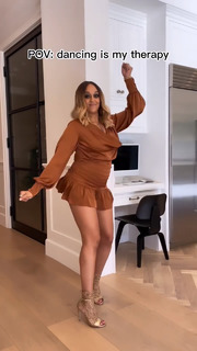 Tia Mowry feet photo thumbnail