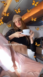 Xenia Tchoumitcheva feet photo thumbnail