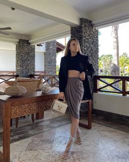 Xenia Tchoumitcheva feet photo thumbnail