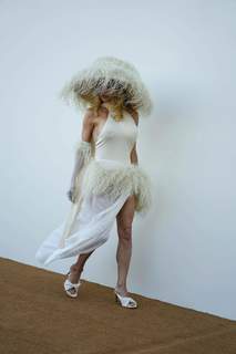 Pamela Anderson feet photo thumbnail
