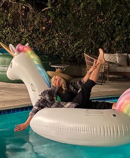 Emily Osment feet photo thumbnail
