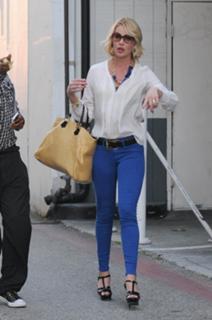 Katherine Heigl feet photo thumbnail