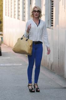 Katherine Heigl feet photo thumbnail